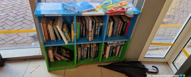 Ons boekenkastje is alleen voor boeken
